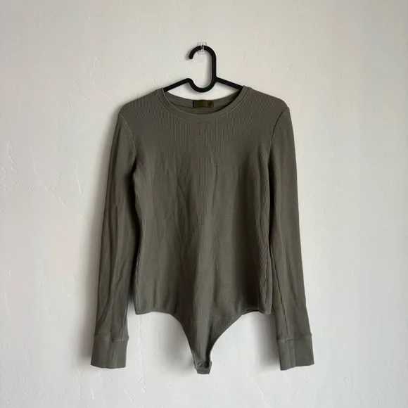 Nuuds Long Sleeve Ribbed Crewneck Bodysuit olive
Size S - Picture 3 of 7